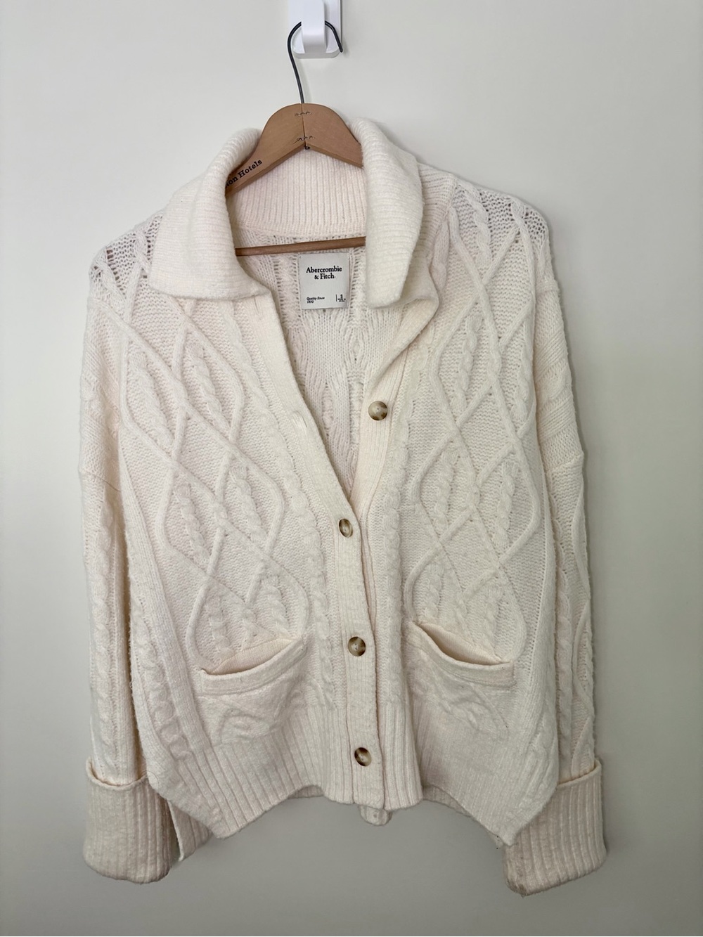 Abercrombie & Fitch Cream Cable Knit Collared Cardigan – Size Small